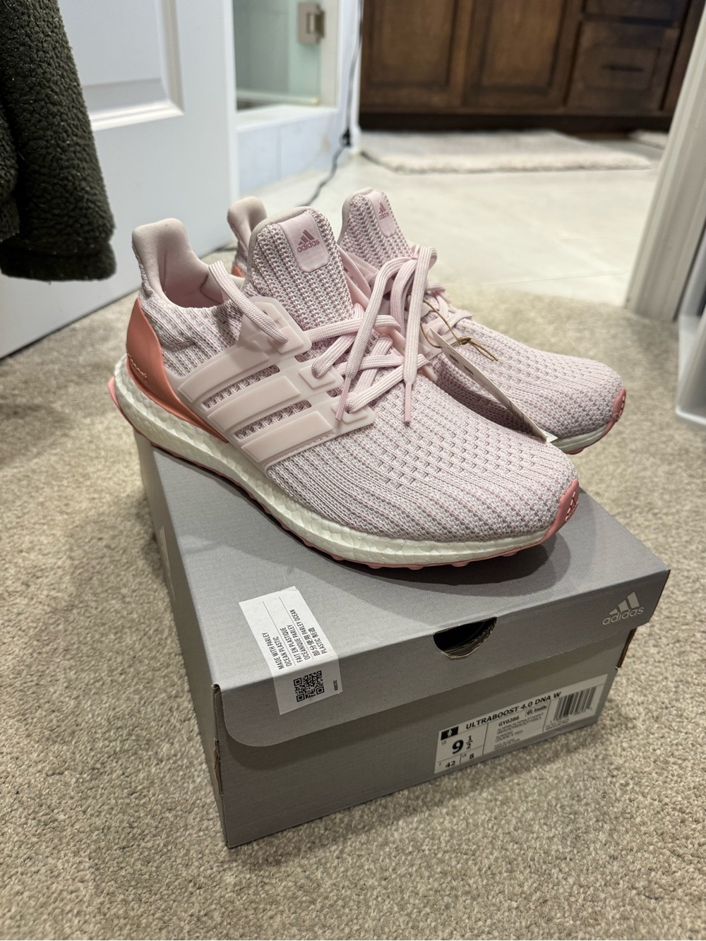 adidas ultraboost 4.0 DNA Women’s Light Pink Knit Running Sneakers size 9.5